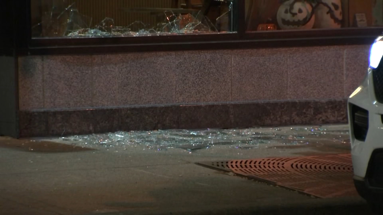 Thieves try to break into cafe on same Lincoln Park street where businesses were targeted days ago
       — ABC7 Chicago (WLS-TV)